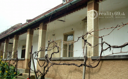 MAĎARSKO - FONY 2 IZBOVÝ RODINNÝ DOM S PEKNÝM POZEMKOM.