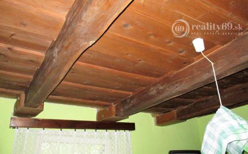 MAĎARSKO - FONY 2 IZBOVÝ RODINNÝ DOM S PEKNÝM POZEMKOM.