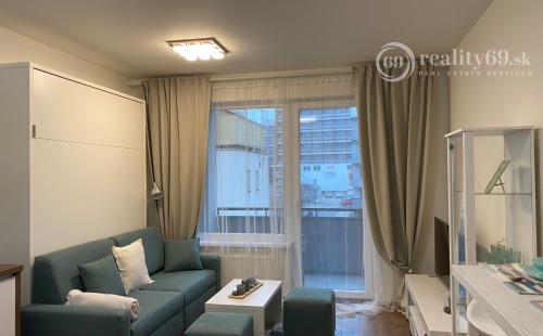 STARÉ MESTO - STROJÁRENSKÁ NOVOSTAVBA 1 IZBOVÝ MODERNÝ KOMPLETNE ZARIADENÝ TEHLOVÝ BYT.