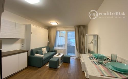 STARÉ MESTO - STROJÁRENSKÁ NOVOSTAVBA 1 IZBOVÝ MODERNÝ KOMPLETNE ZARIADENÝ TEHLOVÝ BYT.