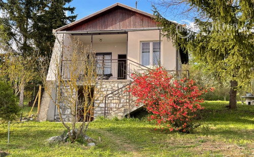 MAĎARSKO - JAZERO RAKACA - ZARIADENÁ 2 IZBOVÁ CHATA PRI JAZERE S TERASOU.