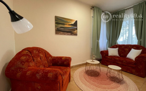 MAĎARSKO - JAZERO RAKACA - ZARIADENÁ 2 IZBOVÁ CHATA PRI JAZERE S TERASOU.