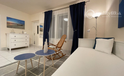 MAĎARSKO - JAZERO RAKACA - PEKNÁ 2 IZBOVÁ CHATA PRI JAZERE S TERASOU.