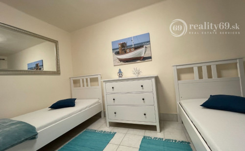 MAĎARSKO - JAZERO RAKACA - PEKNÁ 2 IZBOVÁ CHATA PRI JAZERE S TERASOU.