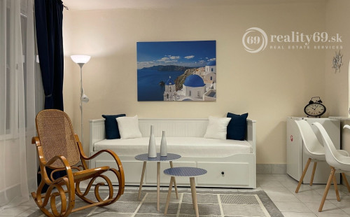 MAĎARSKO - JAZERO RAKACA - PEKNÁ 2 IZBOVÁ CHATA PRI JAZERE S TERASOU.