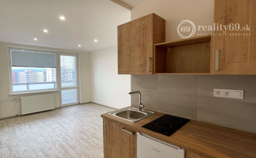 JAZERO - AMURSKÁ - 1 IZBOVÝ BYT S LODŽIOU, PO KOMPLETNEJ REKONŠTRUKCII.