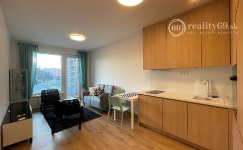 TERASA - ZARIADENÝ 2 IZBOVÝ BYT NOVÁ TERASA , LODŽIA, PARKING - NOVOSTAVBA.