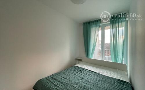 TERASA - ZARIADENÝ 2 IZBOVÝ BYT NOVÁ TERASA , LODŽIA, PARKING - NOVOSTAVBA.