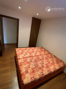 MIŠKOVECKÁ - PEKNÝ MODERNÝ BYT PO KOMPLETNEJ REKONŠTRUKCII ČIASTOČNE ZARIADENÝ.