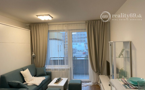 STARÉ MESTO - STROJÁRENSKÁ NOVOSTAVBA 1 IZBOVÝ MODERNÝ KOMPLETNE ZARIADENÝ TEHLOVÝ BYT.