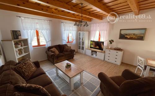 PRENÁJOM - AGGTELEK ROMANTICKÝ VIDIECKY DOM IBA 70 KM OD KOŠÍC -  V KRÁSNOM PROSTREDÍ