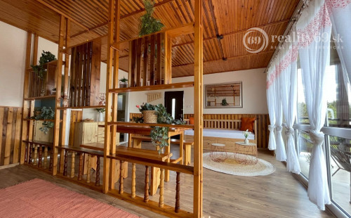 MAĎARSKO - JAZERO RAKACA - 2 IZBOVÁ CHATA S TOP VÝHĽADOM NA JAZERO S TERASOU.