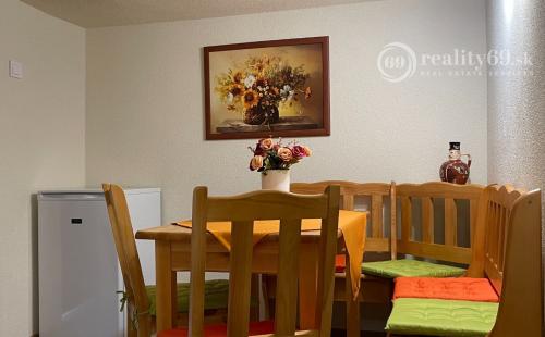 MAĎARSKO - JAZERO RAKACA - ZARIADENÁ 2 IZBOVÁ CHATA PRI JAZERE S TERASOU.