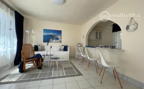 MAĎARSKO - JAZERO RAKACA - PEKNÁ 2 IZBOVÁ CHATA PRI JAZERE S TERASOU.