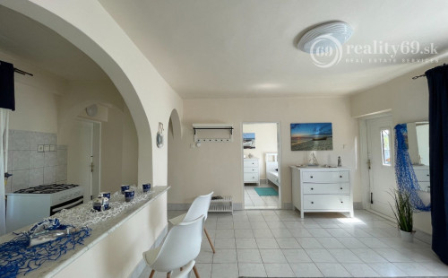 MAĎARSKO - JAZERO RAKACA - PEKNÁ 2 IZBOVÁ CHATA PRI JAZERE S TERASOU.