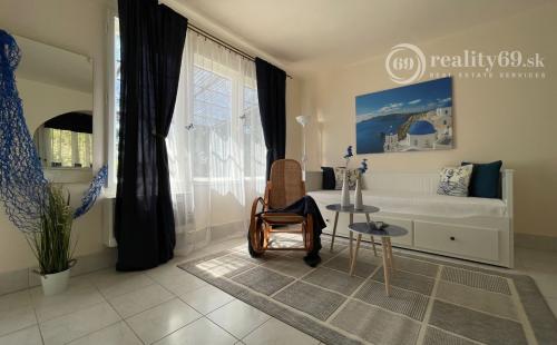 MAĎARSKO - JAZERO RAKACA - PEKNÁ 2 IZBOVÁ CHATA PRI JAZERE S TERASOU.