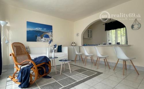 MAĎARSKO - JAZERO RAKACA - PEKNÁ 2 IZBOVÁ CHATA PRI JAZERE S TERASOU.