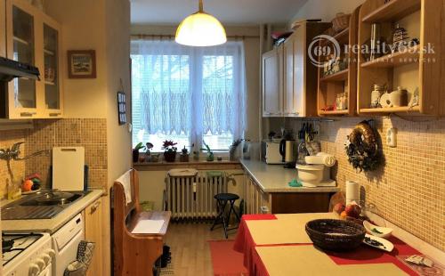 JAZERO - DONSKÁ 3 IZBOVÝ PEKNÝ BYT  68 M2 S LODŽIOU.