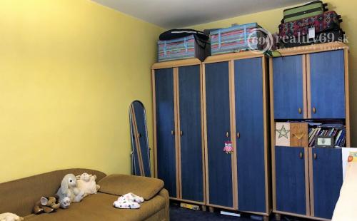 JAZERO - DONSKÁ 3 IZBOVÝ PEKNÝ BYT  68 M2 S LODŽIOU.