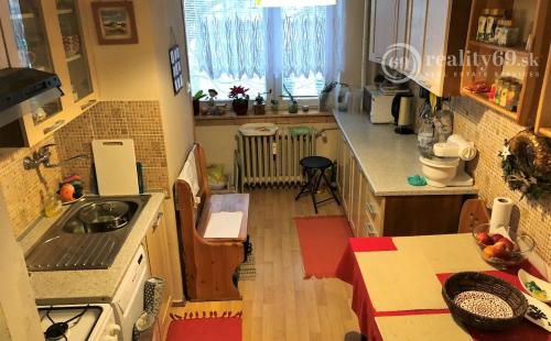 JAZERO - DONSKÁ 3 IZBOVÝ PEKNÝ BYT  68 M2 S LODŽIOU.