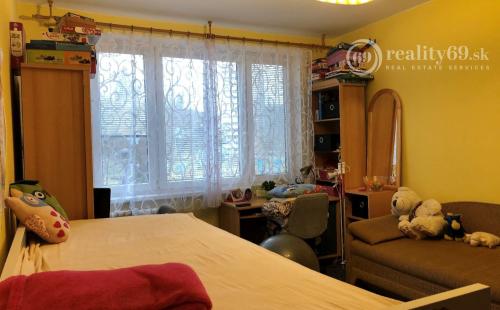 JAZERO - DONSKÁ 3 IZBOVÝ PEKNÝ BYT  68 M2 S LODŽIOU.