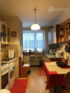 JAZERO - DONSKÁ 3 IZBOVÝ PEKNÝ BYT  68 M2 S LODŽIOU.