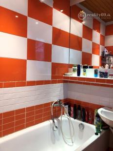 JAZERO - DONSKÁ 3 IZBOVÝ PEKNÝ BYT  68 M2 S LODŽIOU.