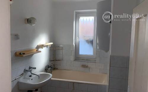 REZERVOVANÉ - MAĎARSKO - SZINPETRI - 2 IZBOVÝ ZREKONŠTRUOVANÝ RODINNÝ DOM