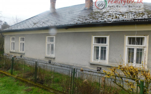 MAĎARSKO - KÉKED 3 IZBOVÝ RD V STREDE DEDINY S  POZEMOK 7348 M2