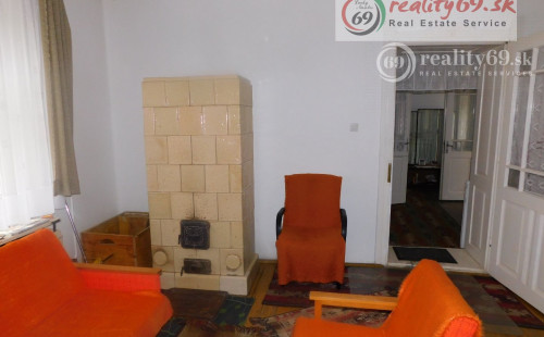 MAĎARSKO - KÉKED 3 IZBOVÝ RD V STREDE DEDINY S  POZEMOK 7348 M2