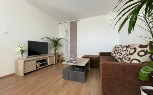 TERASA - POPRADSKÁ 1 IZBOVÝ BYT 38 M2, KOMPLETNÁ REKONŠTRUKCIA VRÁTANE ZARIADENIA BEZ LODŽIE.