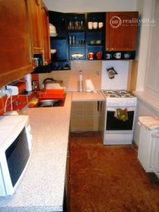 CENTRUM MESTA - KUZMÁNYHO ZARIADENÝ BYT SO SPOTREBIČMI.