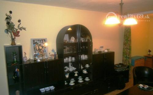 CENTRUM MESTA - KUZMÁNYHO ZARIADENÝ BYT SO SPOTREBIČMI.