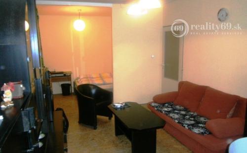 CENTRUM MESTA - KUZMÁNYHO ZARIADENÝ BYT SO SPOTREBIČMI.