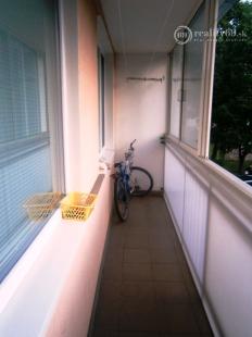 CENTRUM MESTA - KUZMÁNYHO ZARIADENÝ BYT SO SPOTREBIČMI.