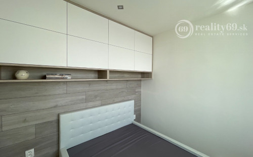 TERASA - IDANSKÁ -KOMPLET REKONŠTRUKCIA 1,5 IZBOVÝ BYT  S LODŽIOU.