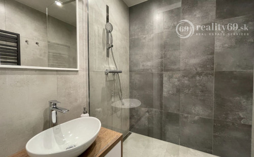 TERASA - IDANSKÁ -KOMPLET REKONŠTRUKCIA 1,5 IZBOVÝ BYT  S LODŽIOU.