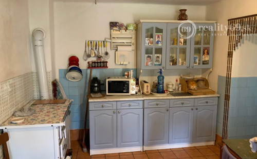 MAĎARSKO OBEC TORNANÁDASKA - PEKNÝ 4 IZBOVÝ KAMENNÝ RD BLÍZKO HRANÍC.