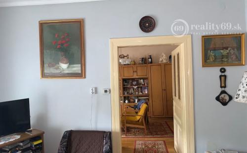 MAĎARSKO OBEC TORNANÁDASKA - PEKNÝ 4 IZBOVÝ KAMENNÝ RD BLÍZKO HRANÍC.