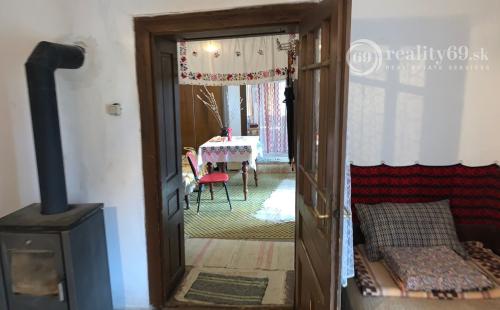 MAĎARSKO - PERECSE 3 IZBOVÝ SEDLIACKY DOM S LETNOU KUCHYŇOU