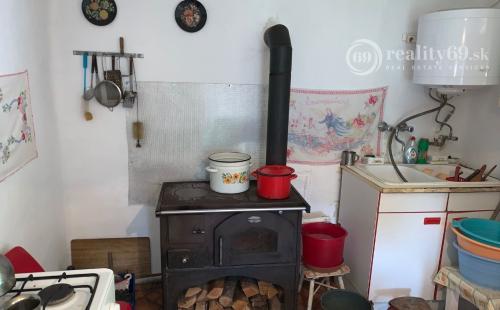 MAĎARSKO - PERECSE 3 IZBOVÝ SEDLIACKY DOM S LETNOU KUCHYŇOU