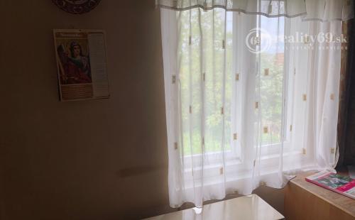 MAĎARSKO - BÓDVASZILAS 3 IZBOVÝ RD V KLUDNEJ ČASTI OBCE.