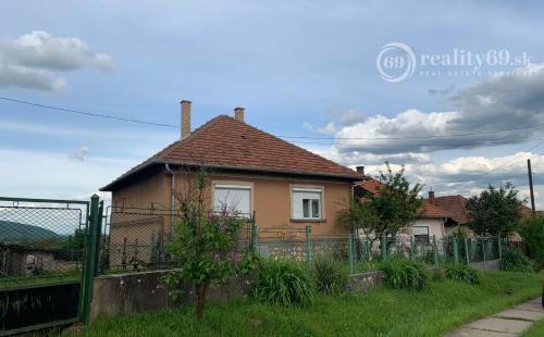 MAĎARSKO - BÓDVASZILAS 3 IZBOVÝ RD V KLUDNEJ ČASTI OBCE.