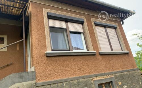 MAĎARSKO - BÓDVASZILAS 3 IZBOVÝ RD V KLUDNEJ ČASTI OBCE.