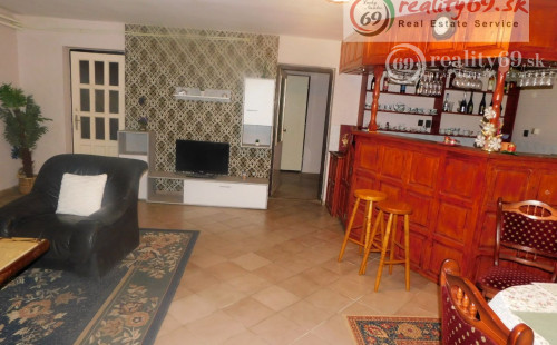 MAĎARSKO - KOMLOSKA 8 IZBOVÝ ZREKONŠTRUOVANÝ RD VCHODNÝ AJ AKO PENZIÓN