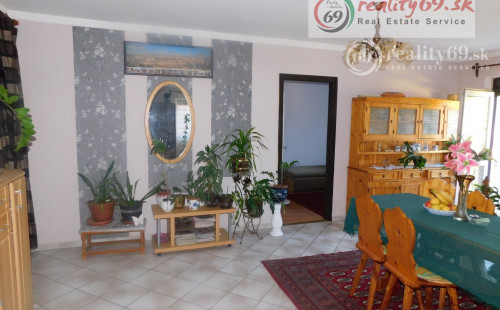 MAĎARSKO - KOMLOSKA 8 IZBOVÝ ZREKONŠTRUOVANÝ RD VCHODNÝ AJ AKO PENZIÓN