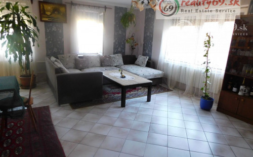 MAĎARSKO - KOMLOSKA 8 IZBOVÝ ZREKONŠTRUOVANÝ RD VCHODNÝ AJ AKO PENZIÓN