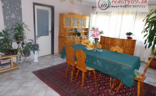 MAĎARSKO - KOMLOSKA 8 IZBOVÝ ZREKONŠTRUOVANÝ RD VCHODNÝ AJ AKO PENZIÓN