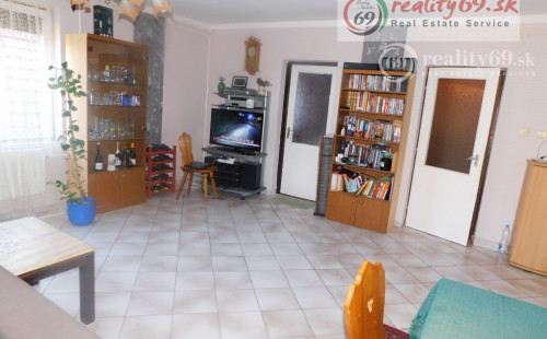 MAĎARSKO - KOMLOSKA 8 IZBOVÝ ZREKONŠTRUOVANÝ RD VCHODNÝ AJ AKO PENZIÓN