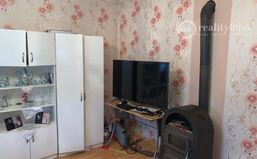 MAĎARSKO - SZENDRO PEKNÝ 2 IZBOVÝ RODINNÝ DOM PRI HLAVNEJ CESTE S VEĽKOU ZÁHRADOU